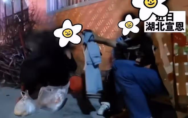 精神障礙女子徒步七小時來見女兒,用僅有的零錢給女兒買禮物