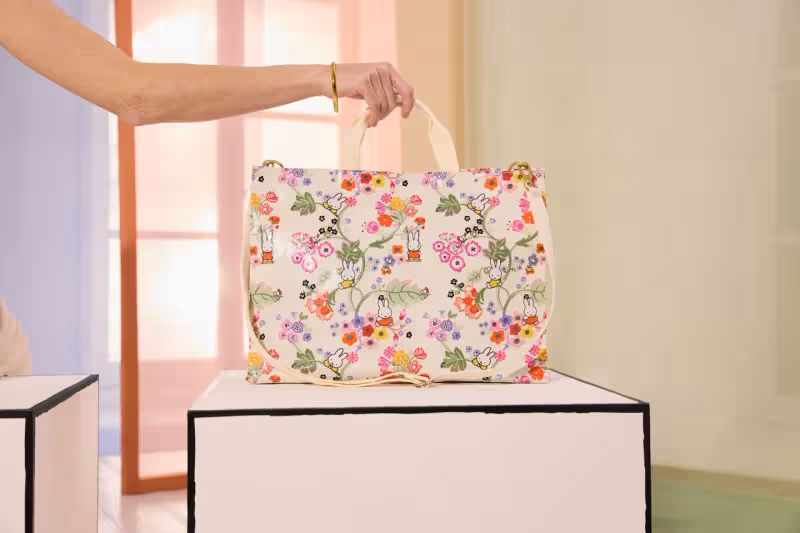 Cath Kidston端米飛兔聯名　萌樣躍上護照夾讓「旅伴」更Q