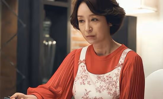 訂婚宴上,姑娘退還16萬彩禮被親弟弟潑茶水:那是給我娶媳婦的錢