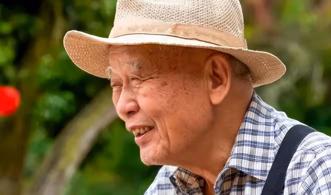 父親一年住院5次,我跟妻子心力交瘁:他要的孝順我們真的做不到