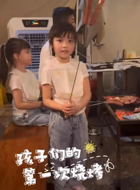 熊黛林全家吃燒烤,6歲大女兒跳舞可愛,小姑娘越來越像媽媽