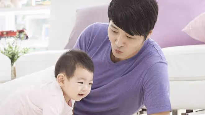 寶寶坐立、爬行、站立、走路的正確月齡, 快看你家娃合格了嗎?