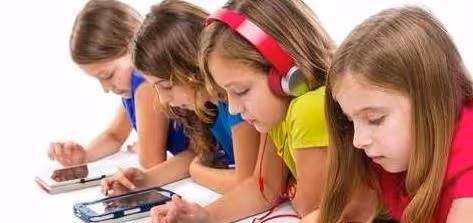 孩子多大配手機最好?不是10歲、不是15歲,教育家說這個年紀剛好