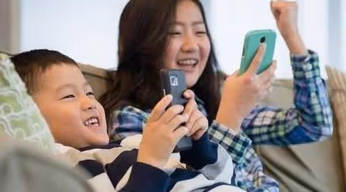 孩子多大配手機最好?不是10歲、不是15歲,教育家說這個年紀剛好