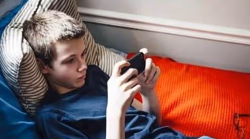 孩子多大配手機最好?不是10歲、不是15歲,教育家說這個年紀剛好