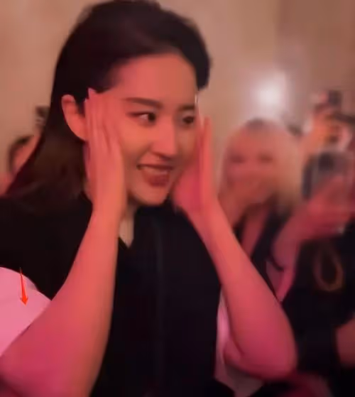 看了37歲楊冪和49歲林志玲的生圖,治好了我的容貌焦慮