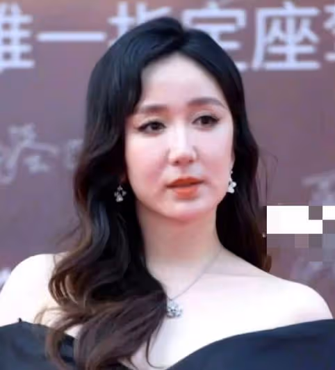 看了37歲楊冪和49歲林志玲的生圖,治好了我的容貌焦慮
