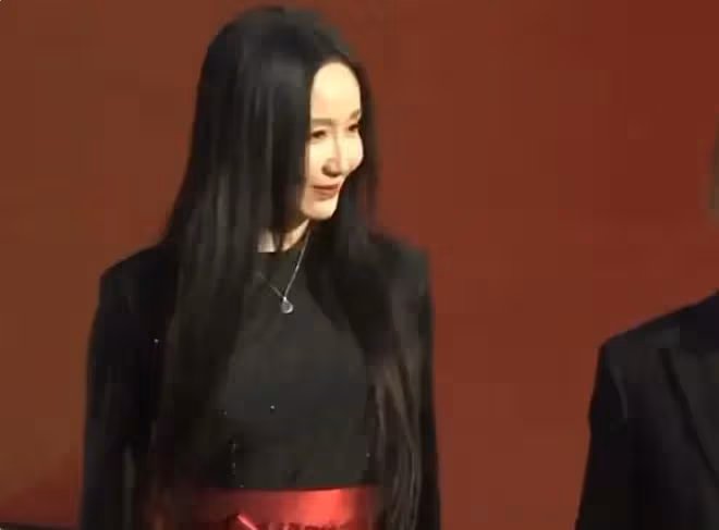 看了37歲楊冪和49歲林志玲的生圖,治好了我的容貌焦慮