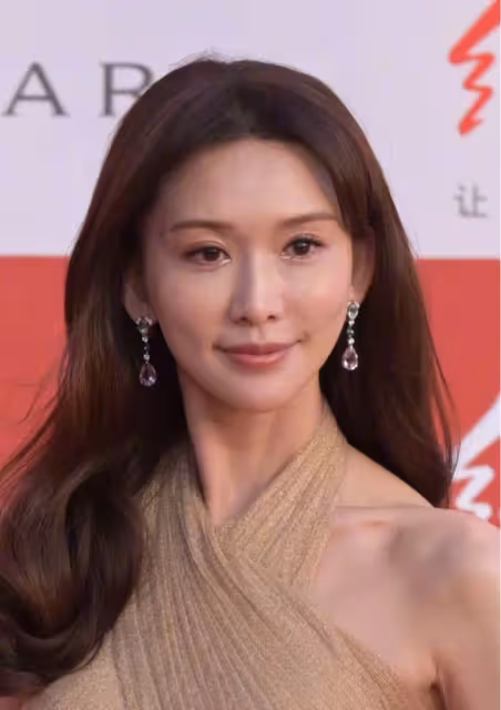 看了37歲楊冪和49歲林志玲的生圖,治好了我的容貌焦慮