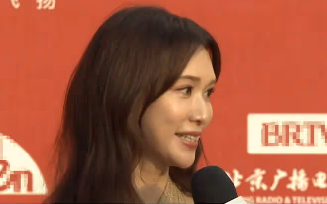 看了37歲楊冪和49歲林志玲的生圖,治好了我的容貌焦慮