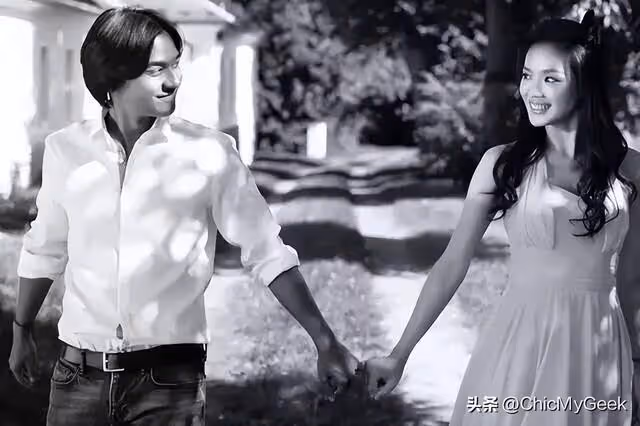 舒淇曬中式婚照慶結婚8周年，馮德倫曾告白：看到婚戒就開心！