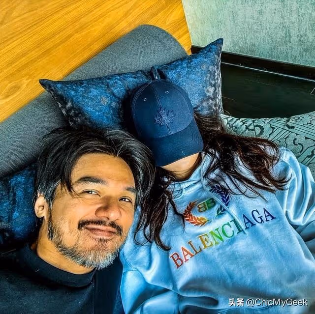 舒淇曬中式婚照慶結婚8周年，馮德倫曾告白：看到婚戒就開心！