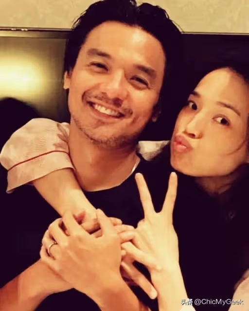 舒淇曬中式婚照慶結婚8周年，馮德倫曾告白：看到婚戒就開心！