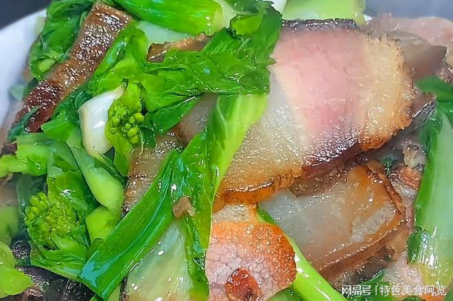 買1斤白菜,半斤臘肉,教你做燜燉美食,咸鮮解饞,味道嘎嘎好吃
