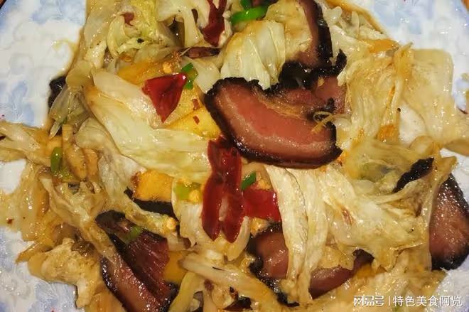 買1斤白菜,半斤臘肉,教你做燜燉美食,咸鮮解饞,味道嘎嘎好吃