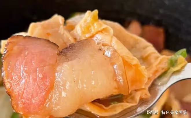 買1斤白菜,半斤臘肉,教你做燜燉美食,咸鮮解饞,味道嘎嘎好吃