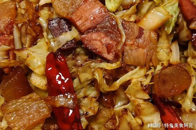買1斤白菜,半斤臘肉,教你做燜燉美食,咸鮮解饞,味道嘎嘎好吃