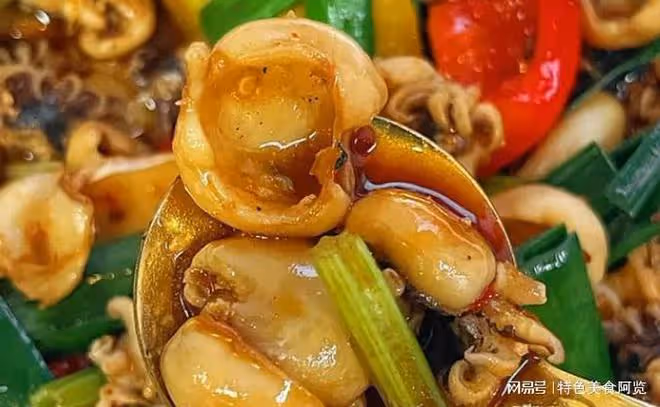0基礎美食之蒜薹炒墨魚仔,脆嫩解饞,滋補味美,被誇爆的下飯菜