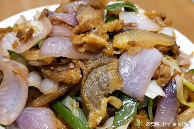 洋蔥炒臘肉坦白局,這麼做咸鮮味美,保姆級攻略,被誇爆的下飯菜