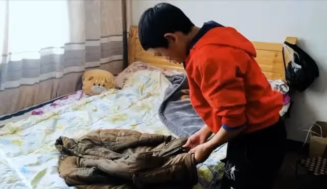 參加完繼母葬禮後,她的親生兒子來到我家,讓我收拾東西跟他走