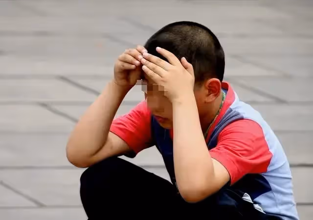 參加完繼母葬禮後,她的親生兒子來到我家,讓我收拾東西跟他走