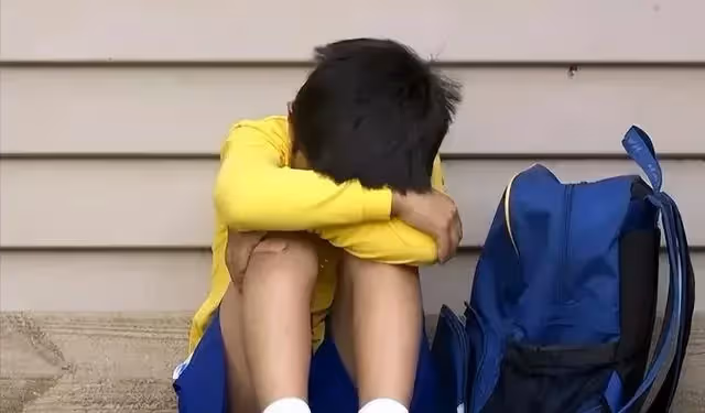 參加完繼母葬禮後,她的親生兒子來到我家,讓我收拾東西跟他走