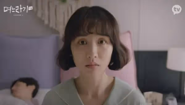 我和老婆婚後AA制已經有5年了,沒想到妻子某天跟我說,要帶岳母去旅行「卻把我媽一個人留在家」,幾天後她回家了,她的模樣我卻陌生到認不出來…