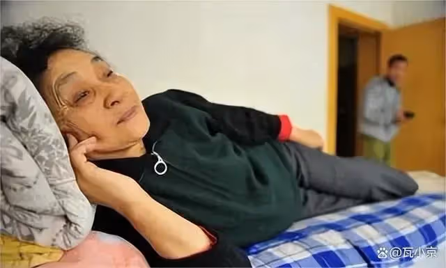 兒子女友問我退休金,我說2900,隔天兒子被分手,我說:幸虧分了