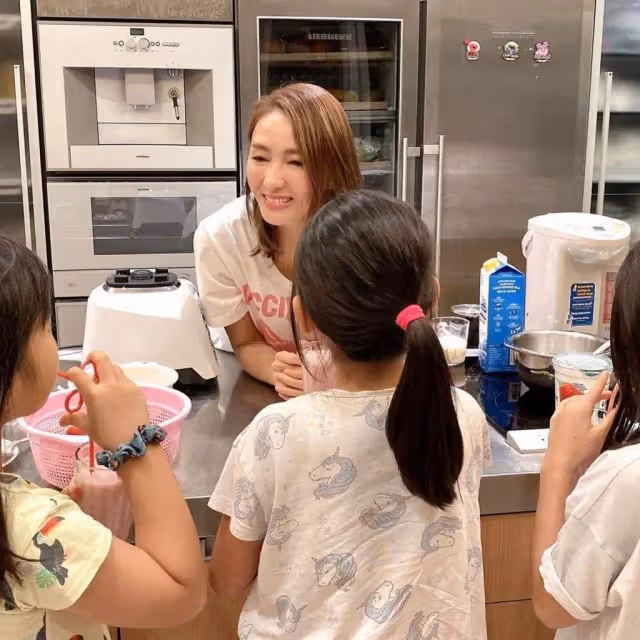TVB前當家花旦現身富豪聚會，與富商老公結婚15年，生活甜蜜