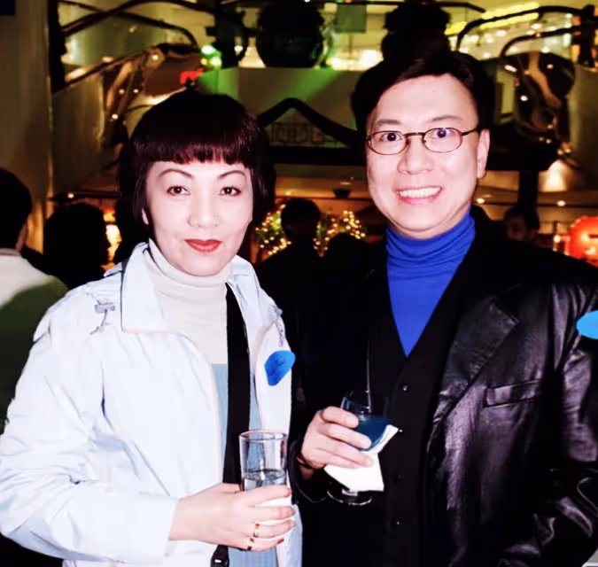 香港服裝設計師患大腸癌離世，癌細胞擴散到肝部，手術後昏迷多日