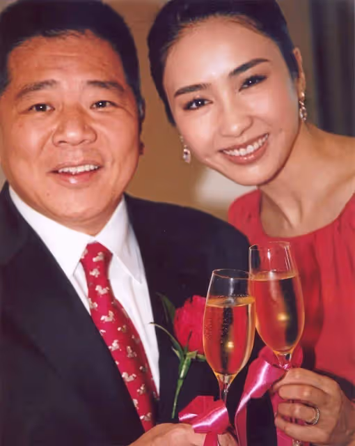 TVB前力捧花旦現身富豪聚會，與富商老公結婚15年，生活甜蜜