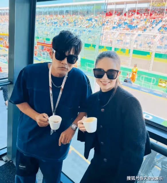 昆凌懟臉照流出:鼻子好漂亮,笑容甜美,網友:一看就是自然美