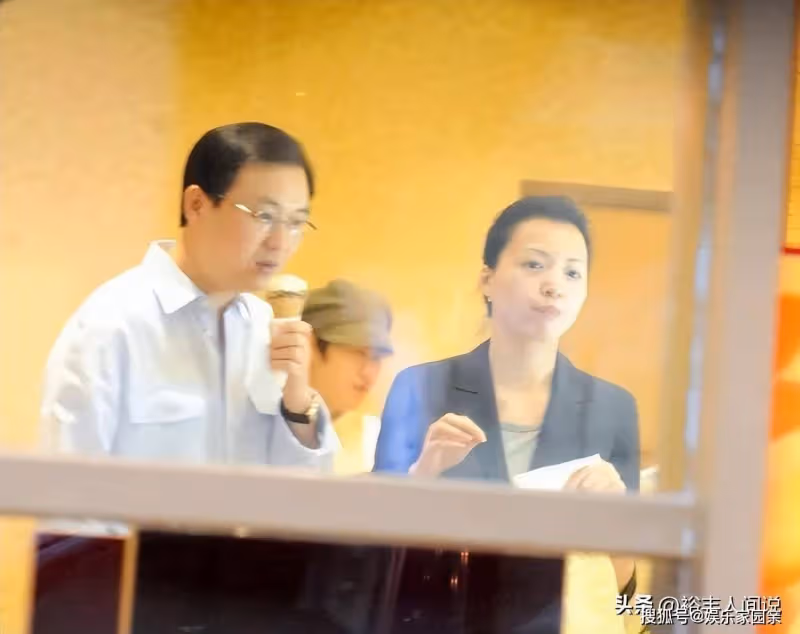 50歲董卿罕有現身面容憔悴!眼神中寫滿故事,疑似常去寺院祈福