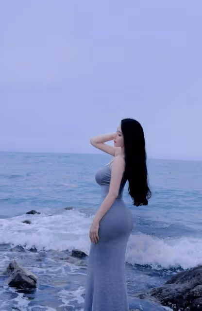 藍色包臀裙:性感身材盡顯,婀娜嫵媚動人至極