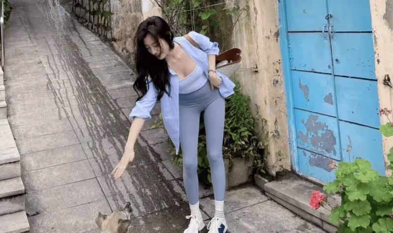 簡約瑜伽褲,春季街頭的時尚風向標!