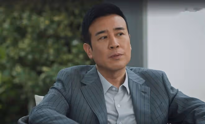 《城中之城》直到默許吳顯龍殺蘇見仁,吳顯龍才發現,趙輝真的狠