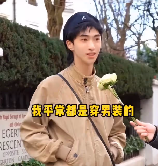 伊能靜兒子曬自拍，22歲哈利穿女裝耍酷，妝造個性粉絲猛夸好看