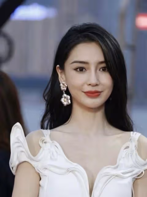 Angelababy復出無人問津，讓她輸掉所有榮光的，從不是「瘋馬秀」