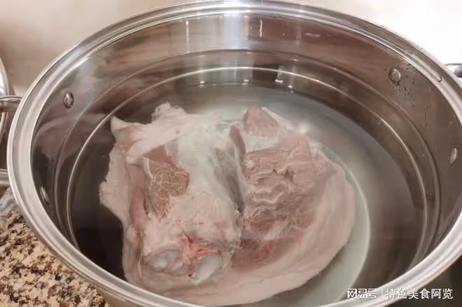 軟爛脫骨的【醬肘子】!黏糊入味,滿滿膠汁,饅頭沾湯都好吃~