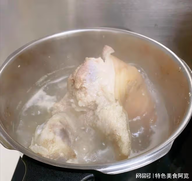 軟爛脫骨的【醬肘子】!黏糊入味,滿滿膠汁,饅頭沾湯都好吃~