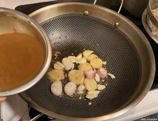 軟爛脫骨的【醬肘子】!黏糊入味,滿滿膠汁,饅頭沾湯都好吃~