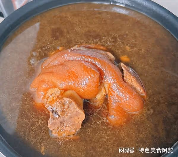 軟爛脫骨的【醬肘子】!黏糊入味,滿滿膠汁,饅頭沾湯都好吃~