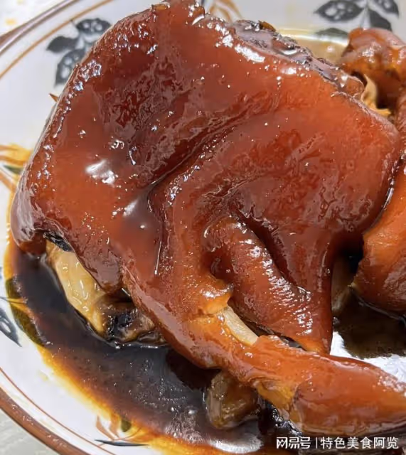 軟爛脫骨的【醬肘子】!黏糊入味,滿滿膠汁,饅頭沾湯都好吃~