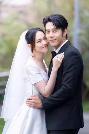 和陳庭妮婚禮卡關！胡宇威為戲先拍婚紗照　親密摟姚以緹腰不怕尷尬