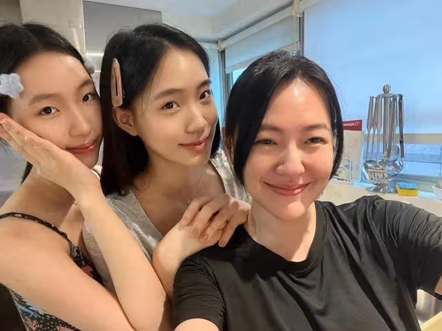 小S母女一起下廚：好幸福！　「合照獨缺許老三」現實原因笑翻