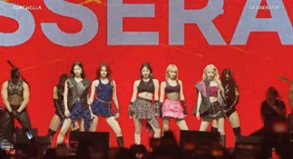 LE SSERAFIM再登科切拉「墊音音量UP、副歌不唱」！韓網嘆：回來好好練吧
