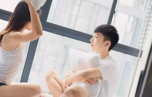到了中年,夫妻離婚了,哪個過得更慘一些