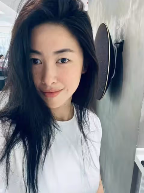 朱珠曬一家三口健身,2歲女兒跟著鍛鍊有模有樣,珠寶個頭超優越