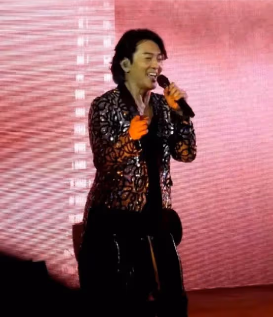 57歲鄭伊健:妻子定居日本農村被罵,丁克多年,國內身家不簡單