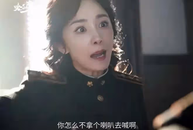 同樣演「女軍官」,把楊冪和王鷗俞飛鴻放在一起,差別就出來了